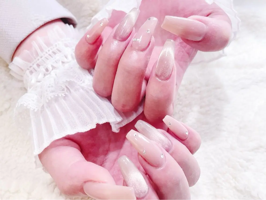 ネイル チークネイル 長さ出し フラワーネイル フレンチネイル ガーリー sun nail池袋 モデル募集のネイルデザイン
