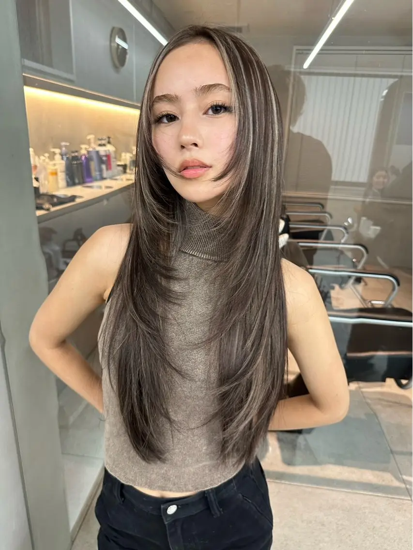 ロング カラー シールエクステ バレイヤージュ ベージュカラー ブリーチ ケアブリーチ カット ヘアカラー 大阪梅田/レイヤー/ ハイライト/yuuのヘアスタイル