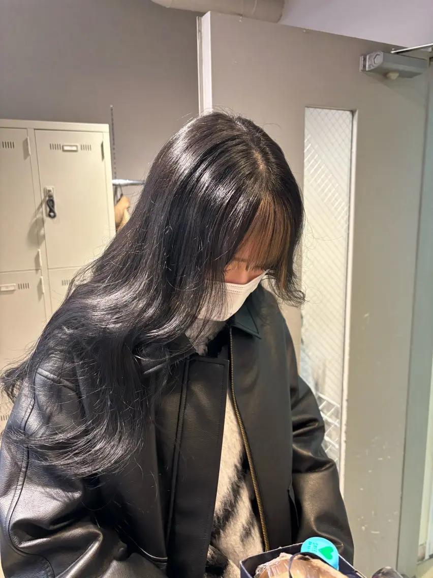 ロング カラー 抜け感レイヤー︴ ニュアンスカラーのヘアスタイル