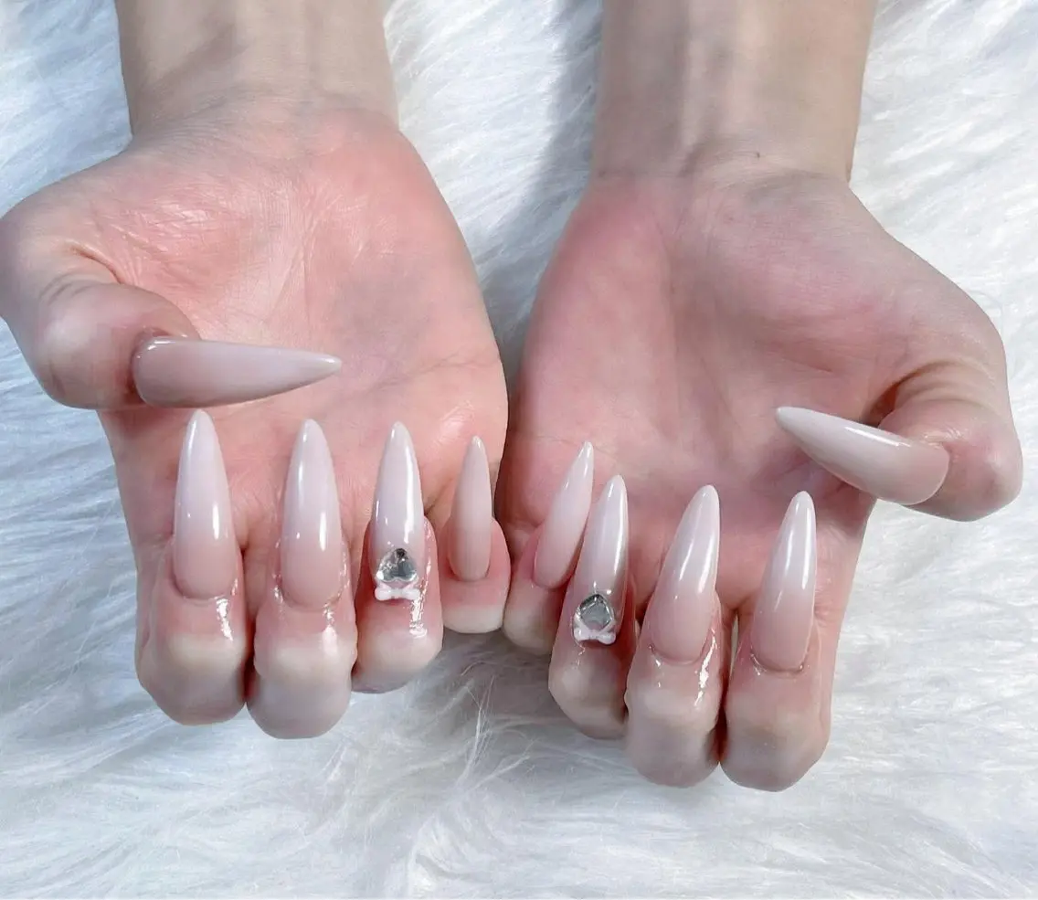 ネイル 長さ出し フレンチネイル グラデーション キラキラネイル 韓国ネイル ハンドネイル Hana Nail Salonのネイルデザイン