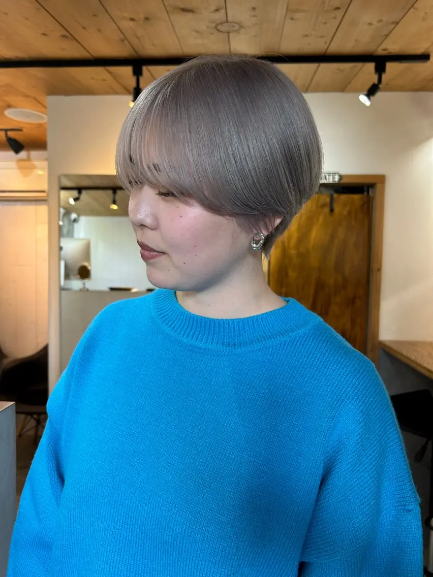 ショート カラー メンズ ベージュカラー シルバー シルバーベージュ カット ヘアカラー トリートメント 🧸艶々韓国ヘア 🧁mizunaのヘアスタイル