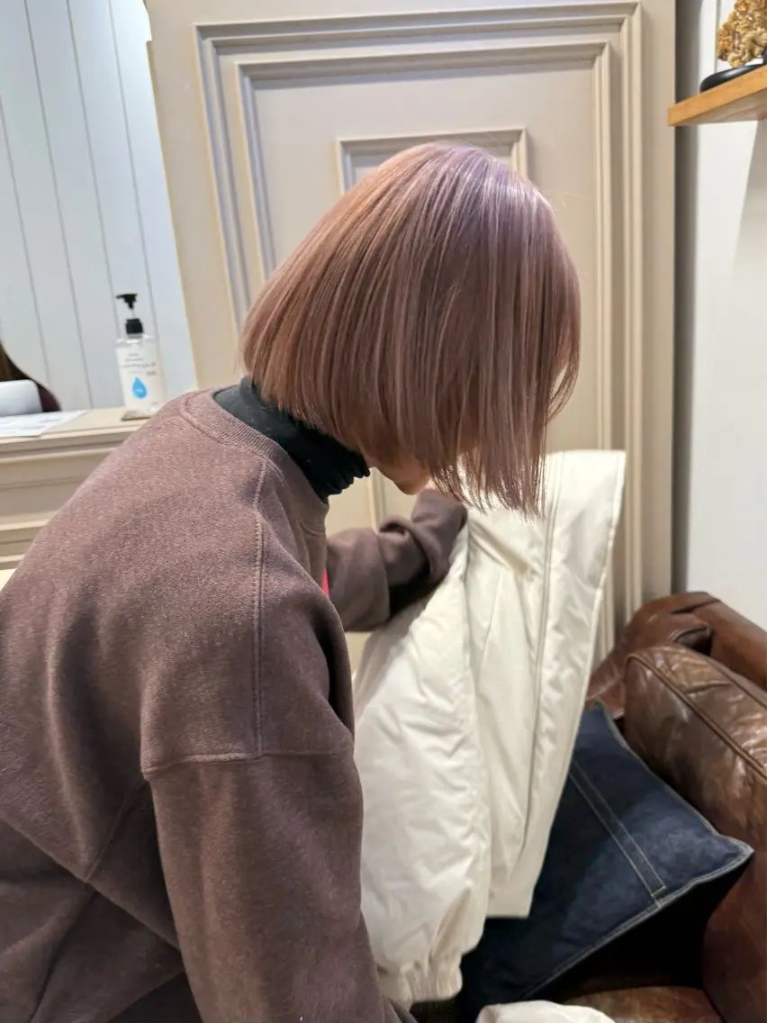 ショート カラー ミルクティー× グレージュMOMOのヘアスタイル