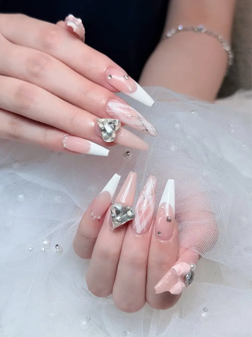 ネイル チークネイル ドット フレンチネイル グラデーション ハート ハンドネイル ハンドケア Eli Muse 新宿ネイルのネイルデザイン