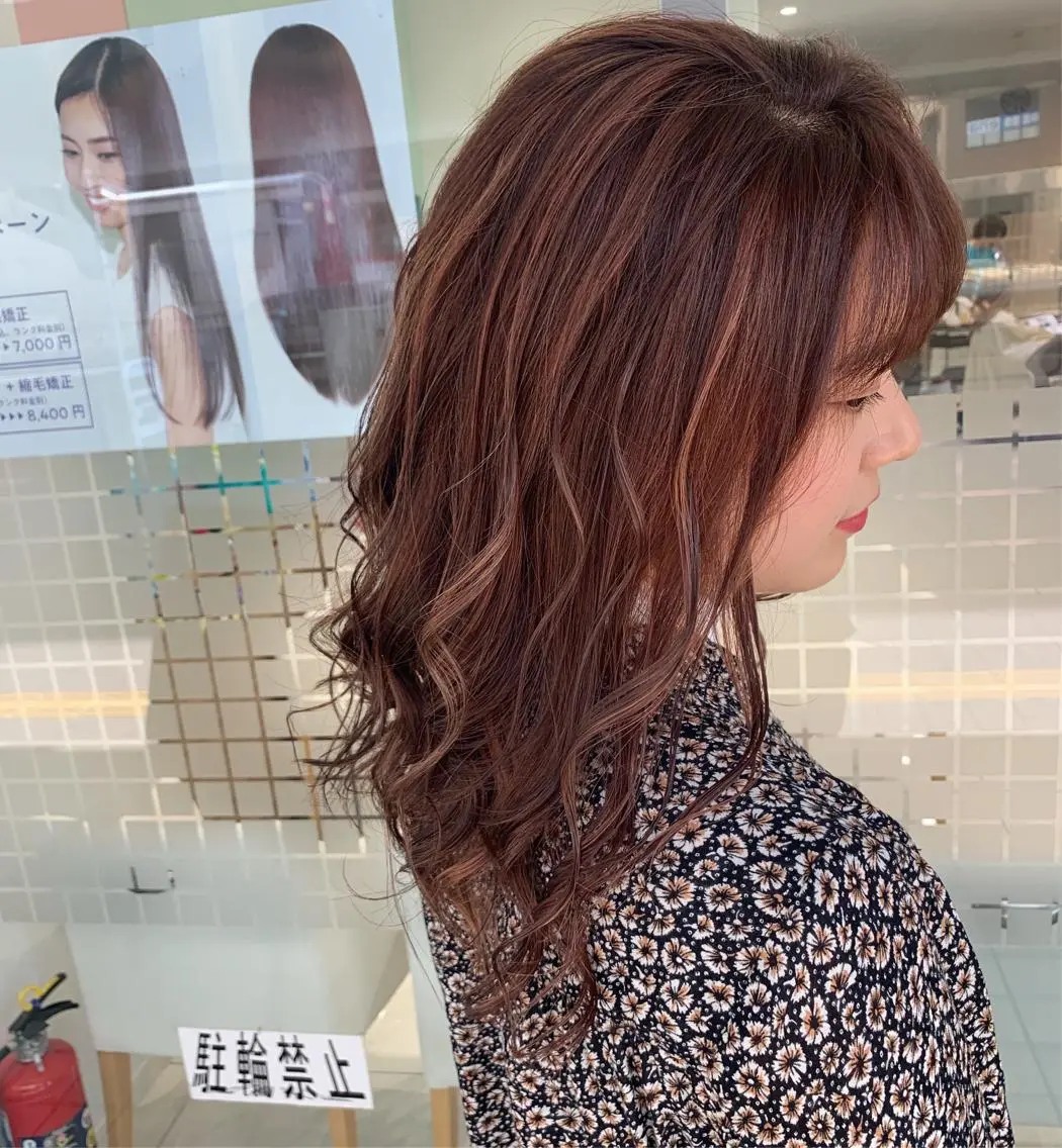 セミロング カラー ハイライトカラー ハイライト ヘアカラー ブリーチ/バレイヤ ージュ川端裕司のヘアスタイル