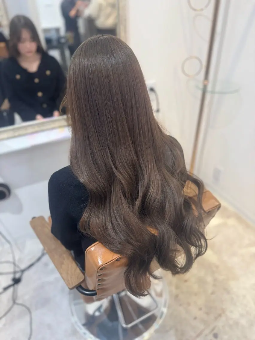 ロング カラー アッシュ アッシュブラウン ベージュカラー 黒髪 ブリーチ カット ヘアカラー トリートメント 赤み無し柔らかカラー 【梅田】madokaのヘアスタイル
