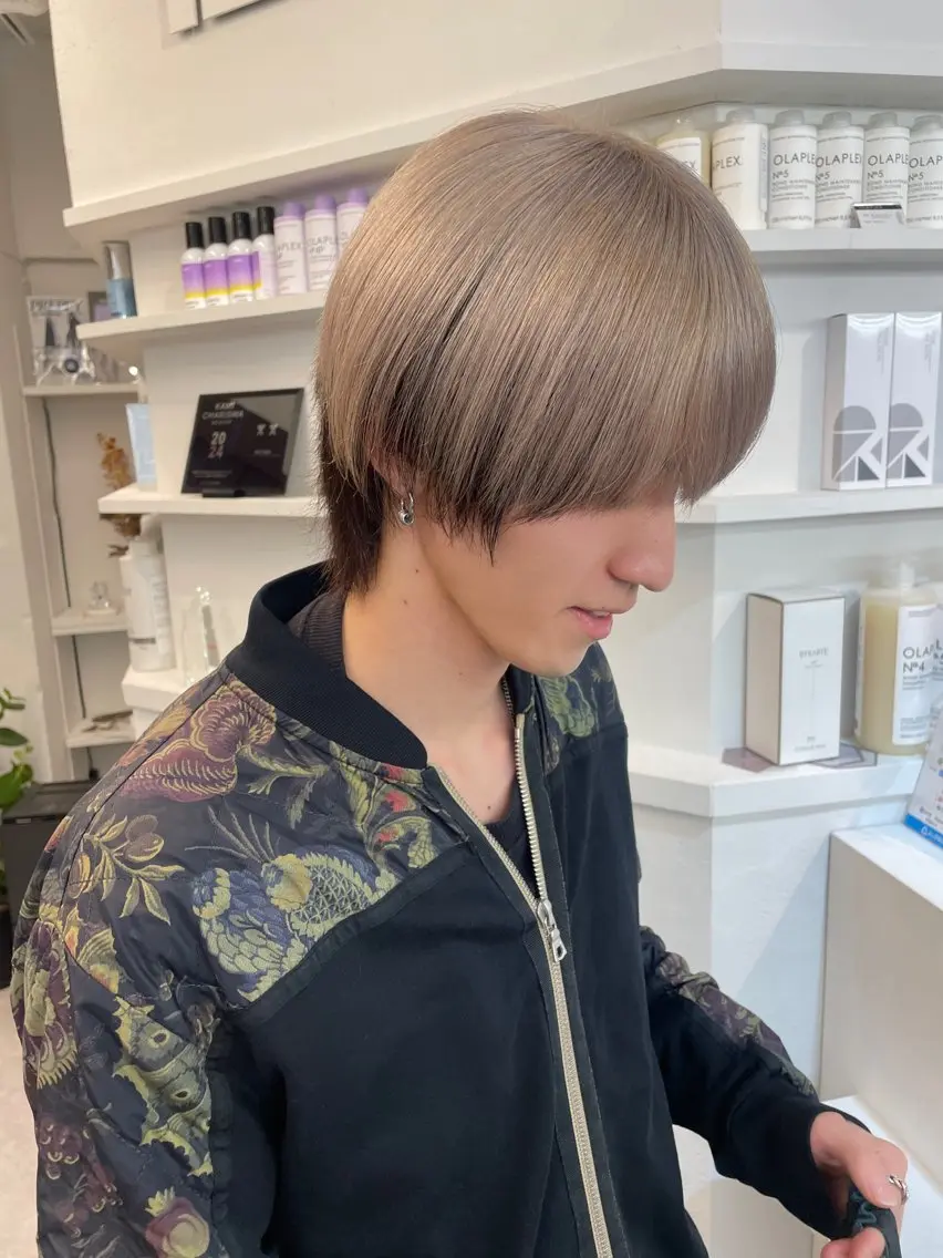 ショート カラー メンズ メンズハイトーン メンズインナーカラー ベージュカラー デザインカラー ハイトーンカラー グレージュ/ベージュ 🎀momo🎀のヘアスタイル
