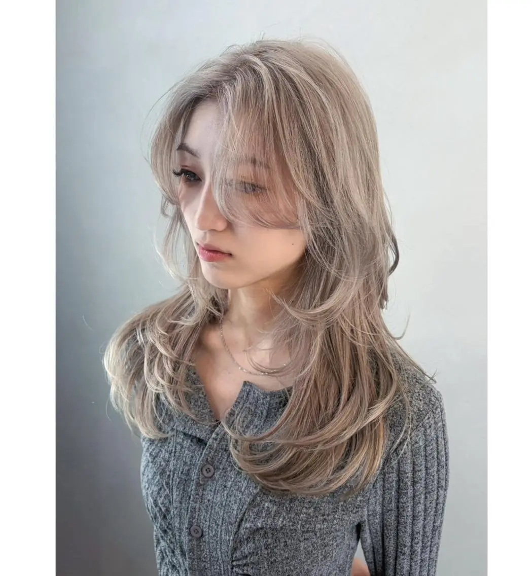 セミロング カラー ブリーチ レイヤーカット カット ヘアカラー トリートメント ITbyALBUM 中野店のヘアスタイル