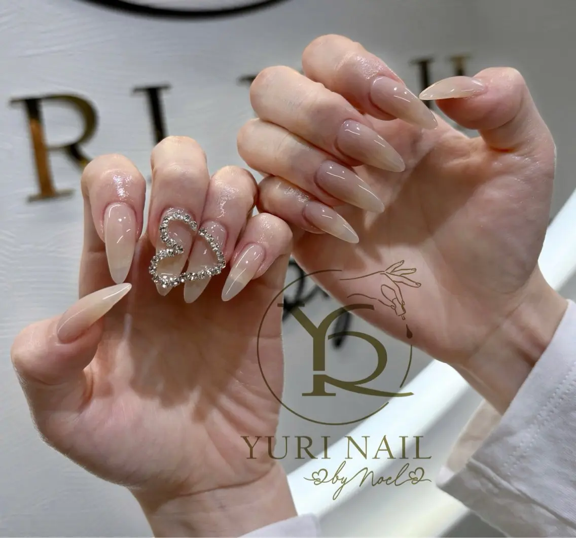 ネイル オーロラネイル ブルー チークネイル フレンチネイル キラキラネイル ハンドネイル フットネイル ハンドケア YURI Nail NARITAのネイルデザイン