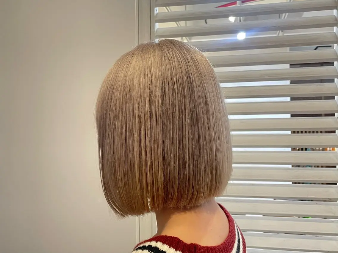 ショート カラー ベージュカラー ホワイトベージュ ボブ カット 櫻井 美夕のヘアスタイル