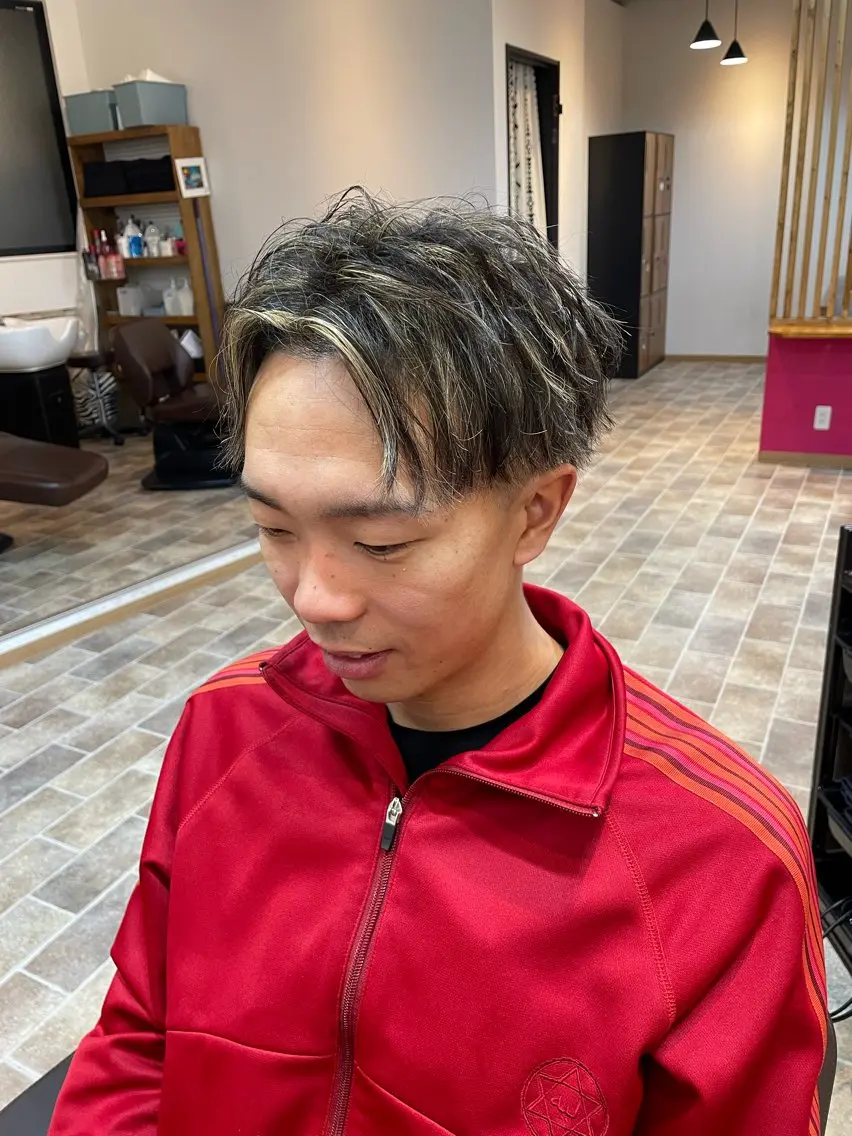 ショート カラー メンズ メンズメッシュ メッシュ カット ヘアカラー トリートメント YUI/ ブリーチカラー🌷のヘアスタイル
