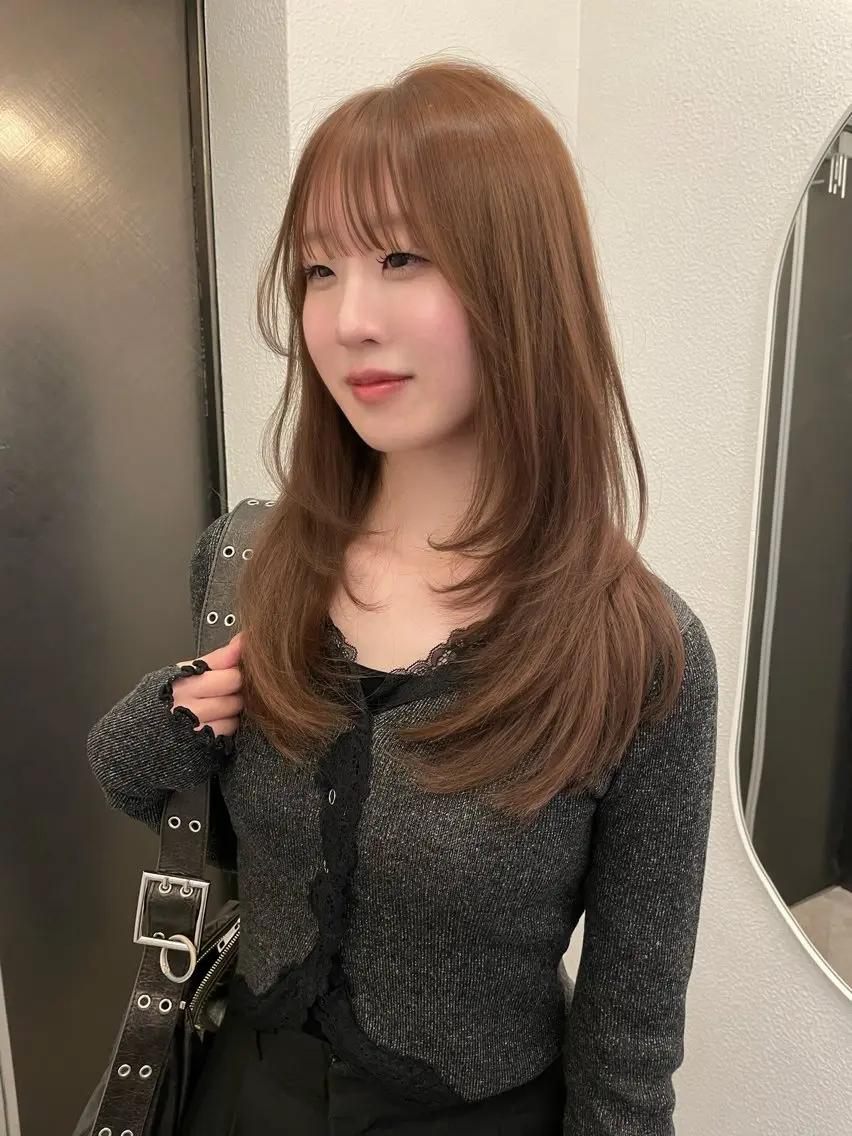 セミロング くびれヘア 顔周りカット 天使の羽バング・フェザーバング ハッシュカット 韓国風ヘア 髙杉 心のヘアスタイル