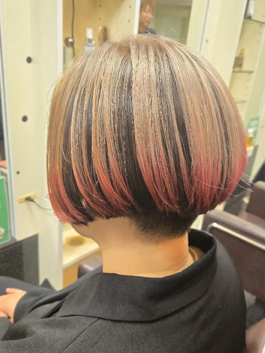 ショート カラー グラデーションカラー カット ヘアカラー 遠藤 史秋のヘアスタイル