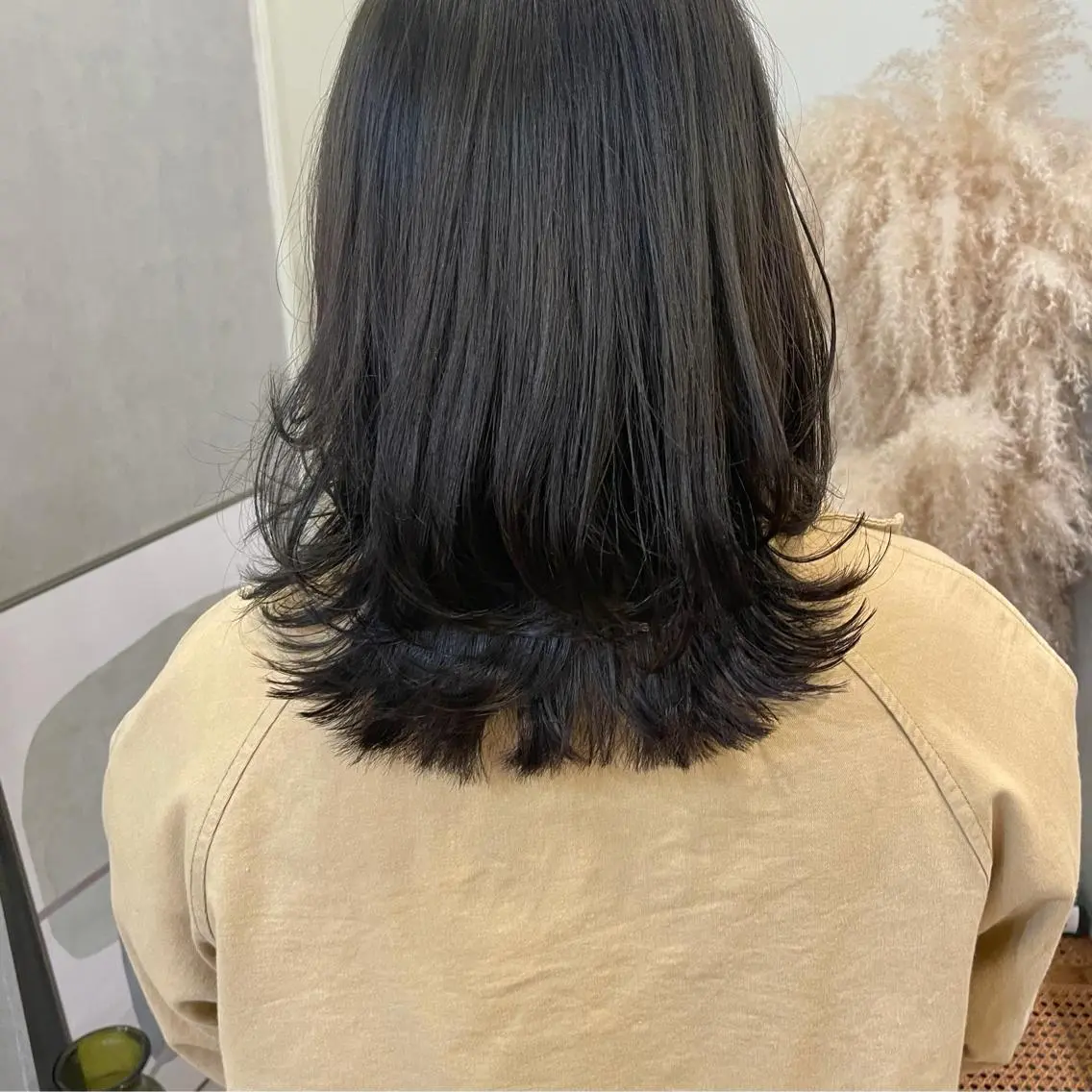 ミディアム カラー グレージュ ピンクカラー くびれヘア レイヤーカット カット ヘアカラー はるか 💐 お悩み改善美容師のヘアスタイル