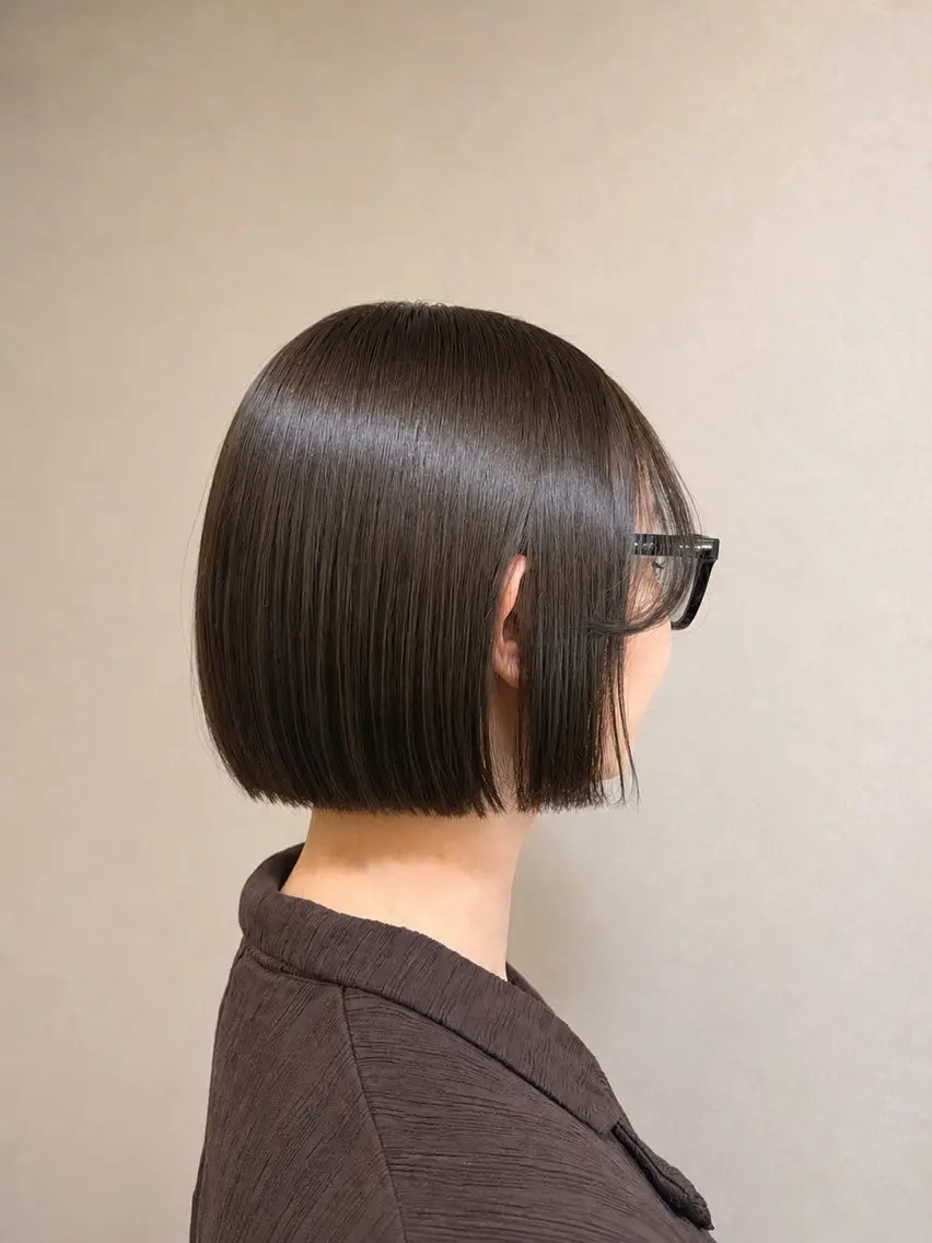 ショート カラー ベージュカラー オリーブベージュ ボブ カット ヘアカラー トリートメント 西山 琴音のヘアスタイル