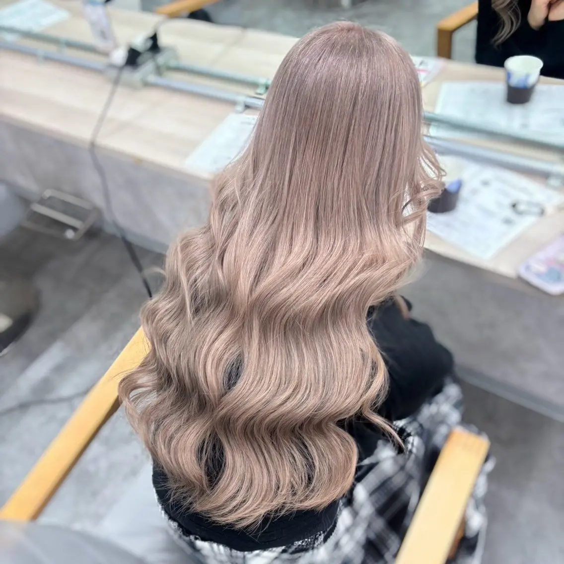 ロング カラー カット ヘアカラー トリートメント ヘアセット クルミ🤍推し活 🎀ピンクカラーのヘアスタイル