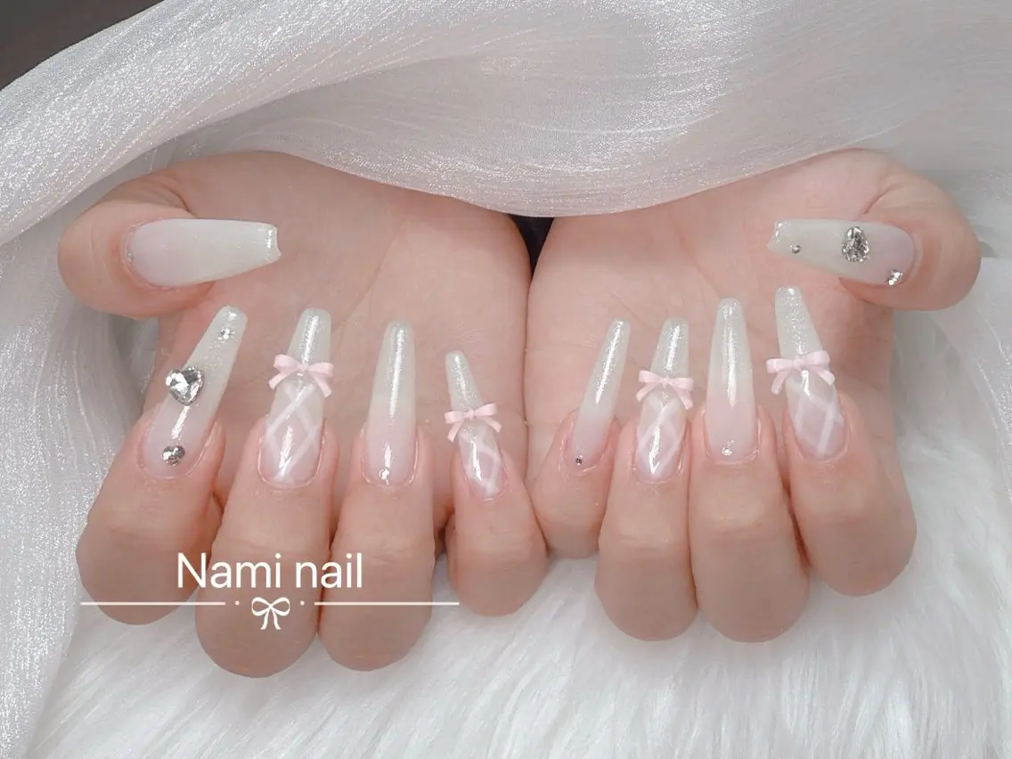 ネイル 長さ出し ガーリー 韓国ネイル ロングネイル 持ち込み ハンドネイル Nami nail salonのネイルデザイン