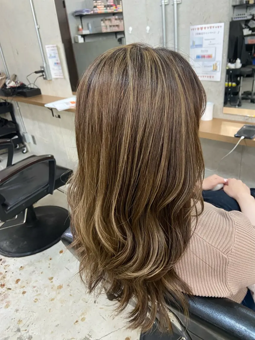 ロング カラー 透明感カラー ハイライトカラー ハイライト ヘアカラー 安住 日花のヘアスタイル