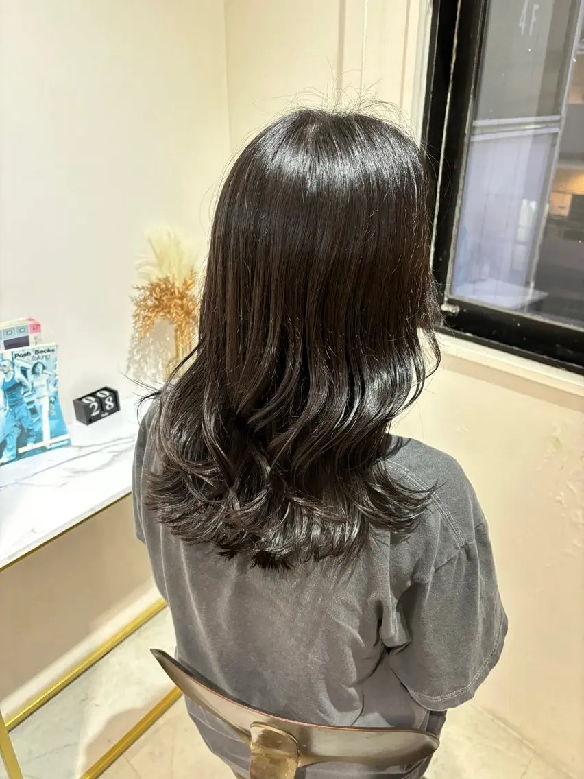 【カット+アディクシーカラー】の写真