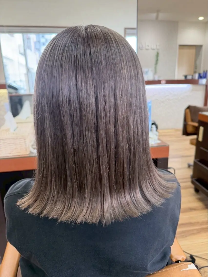 ミディアム アッシュ アッシュグレー アッシュグレージュ ヘアカラー 赤嶺 雅姫のヘアスタイル
