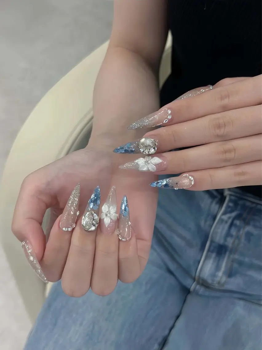 ネイル チークネイル ドット フレンチネイル グラデーション ハート ハンドネイル ハンドケア Eli Muse 新宿ネイルのネイルデザイン