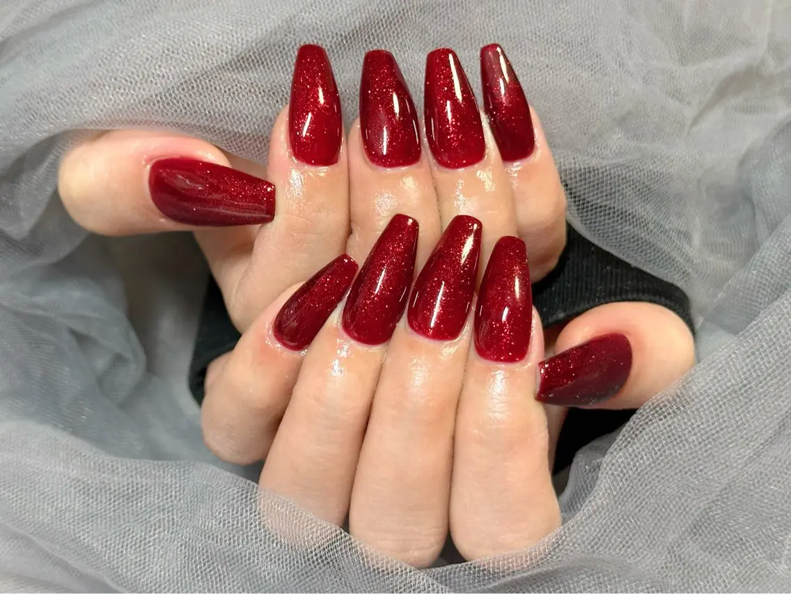 ネイル ラメ(グリッター) ワンカラーネイル 赤色 ハンドネイル Nail Salon KURELLYのネイルデザイン