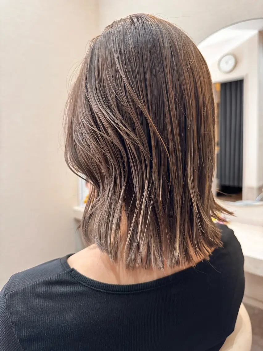 ミディアム カラー ブリーチ ケアブリーチ ダブルカラー グレージュ カット ヘアカラー 伴藤 寿男のヘアスタイル