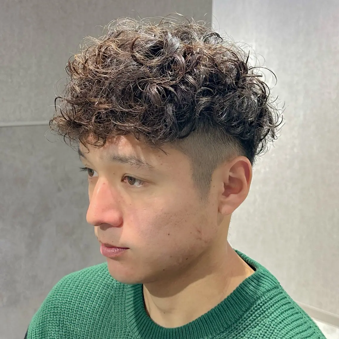 ショート パーマ メンズ スペインカール カット パーマ トリートメント フェザーパーマ職人 🪶ryosukeのヘアスタイル