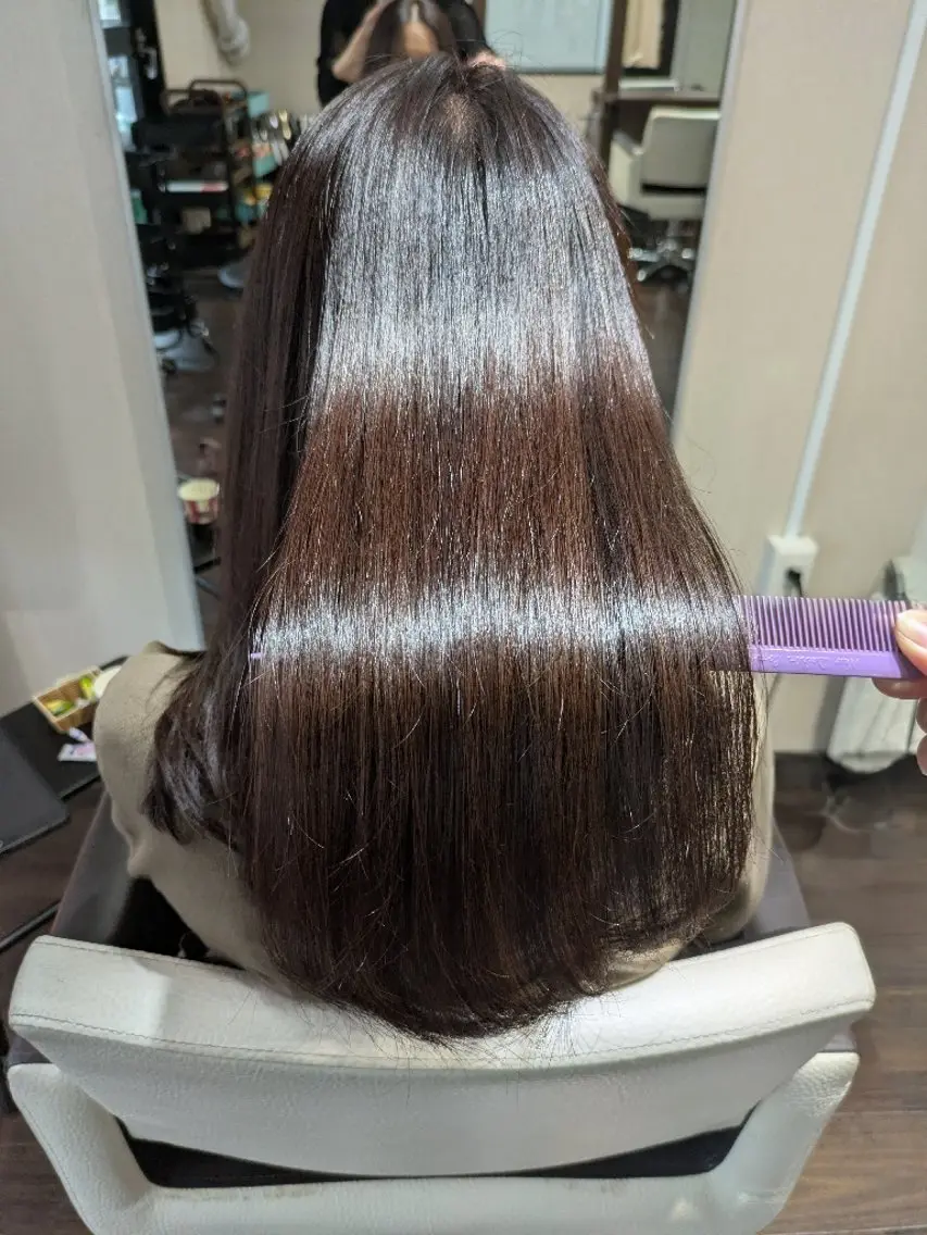 ロング カット ヘアカラー トリートメント LISA .のヘアスタイル