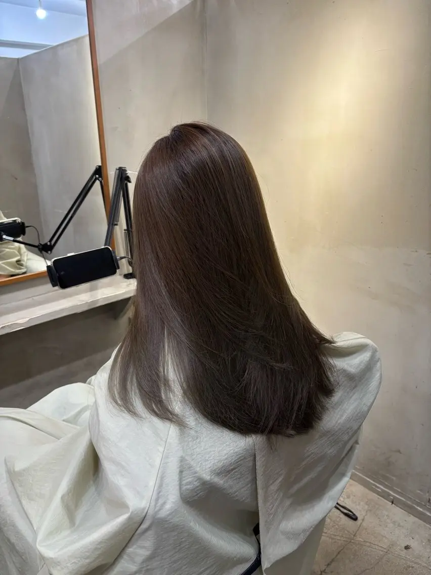 セミロング カラー ベージュカラー ブリーチ オリーブベージュ 縮毛矯正 ヘアカラー 中園康 /カラー/ブリーチのヘアスタイル