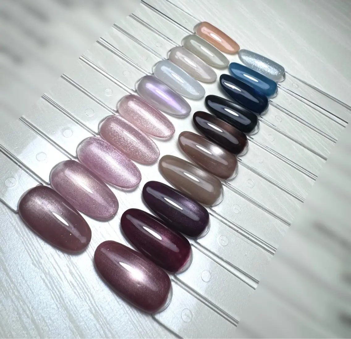 ネイル ジェルネイル マグネットネイル ハンドネイル IROA NAIL ayaのネイルデザイン
