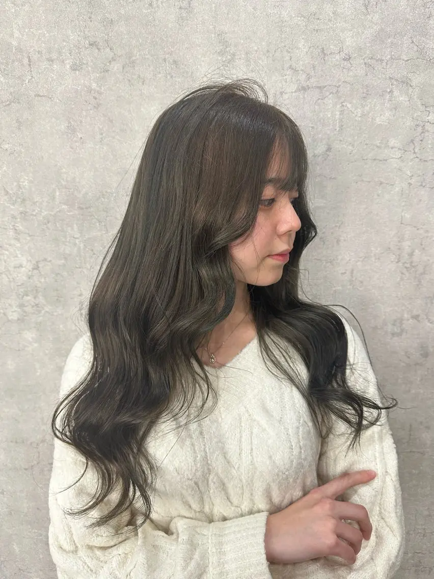 ロング カラー ブリーチ 透明感カラー ダブルカラー ブリーチなしカラー オリーブカラー ヘアカラー 徳永 瑚心のヘアスタイル