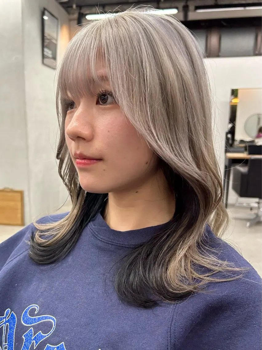ミディアム カラー ブリーチ ケアブリーチ イヤリングカラー インナーカラー トリートメント RYOSUKE ハイトーンのヘアスタイル