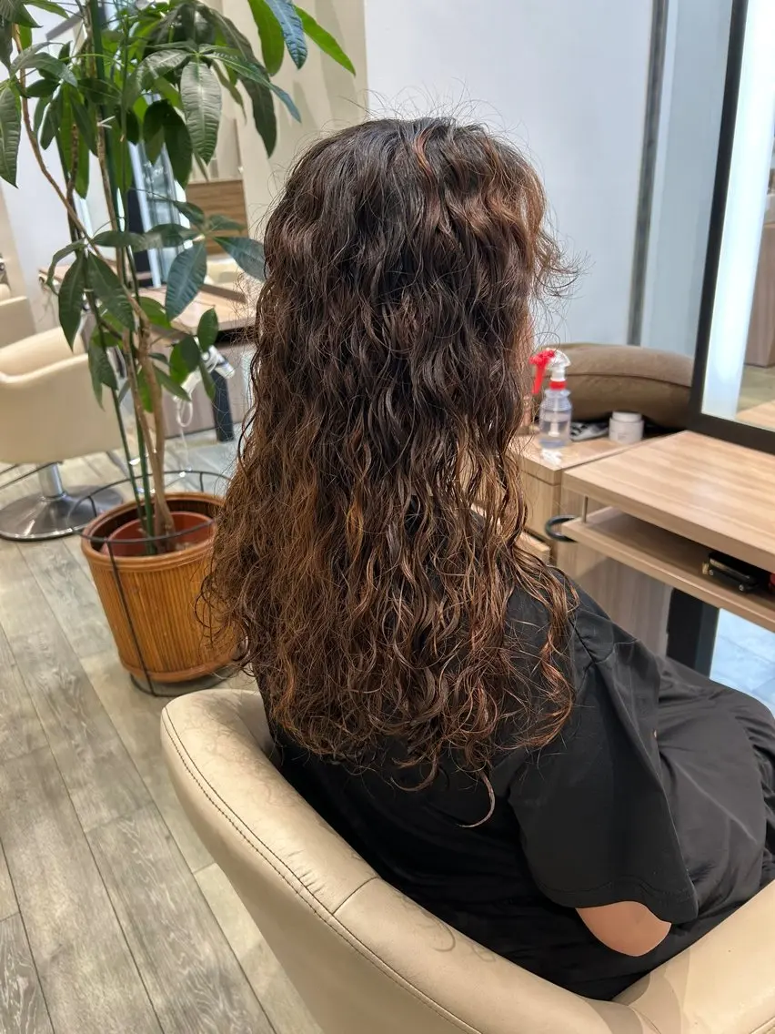 ロング パーマ カット パーマ 能登 彩穂のヘアスタイル