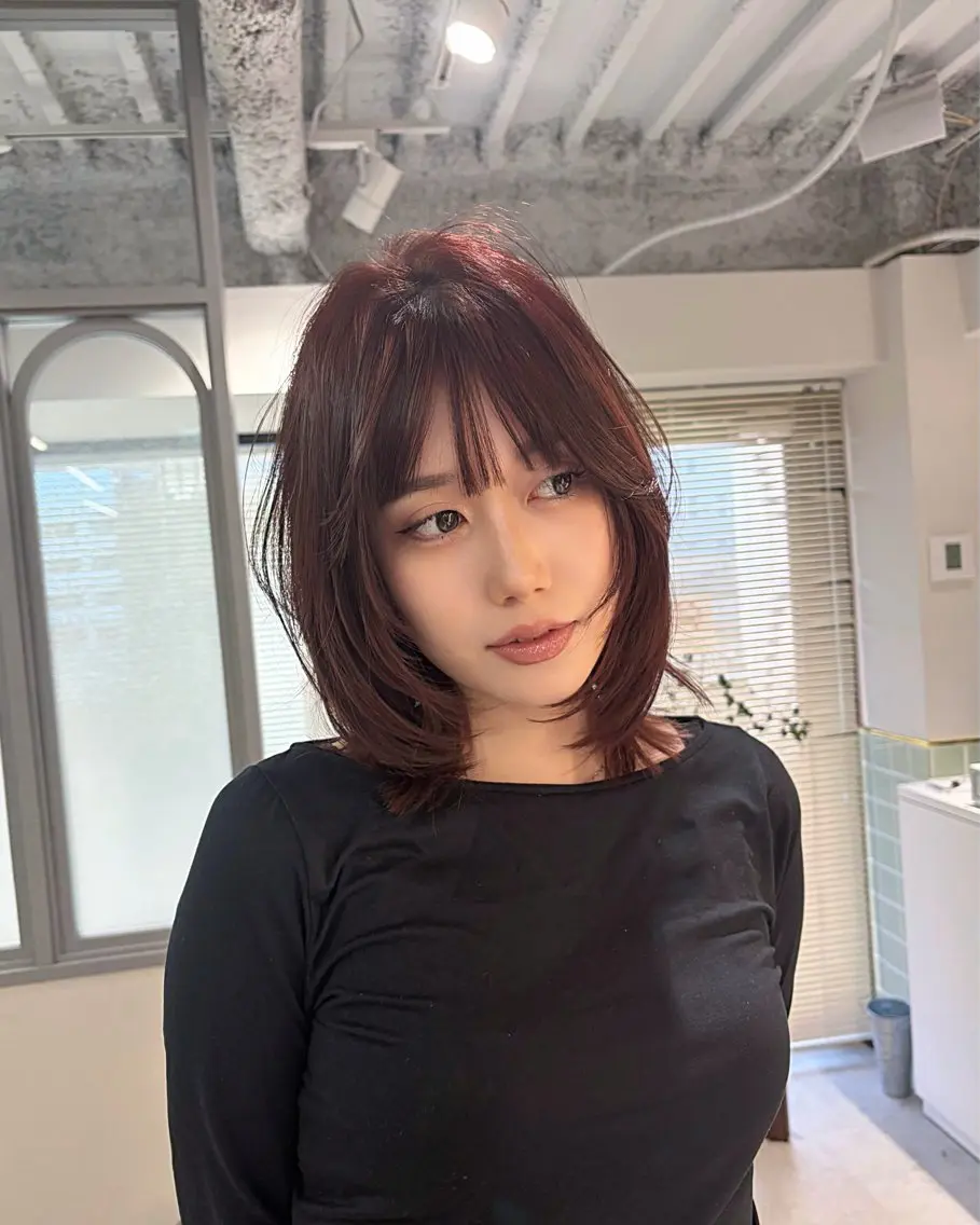 ミディアム カラー ブラウンカラー カシス ピンクカラー レイヤーカット カット ヘアカラー トリートメント ヘッドスパ ヘアセット 盛れる艶カラー× レイヤーカット/咲来のヘアスタイル