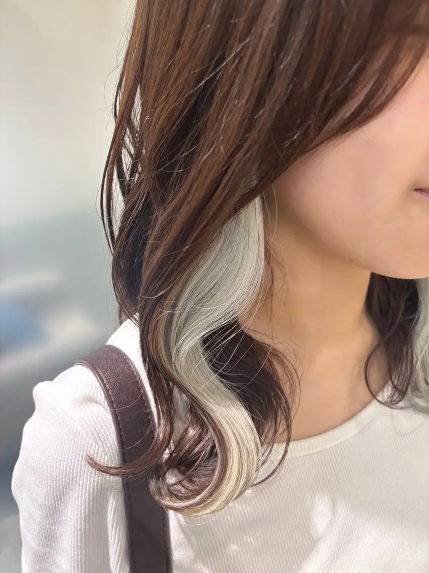 ロング カラー ブリーチ イヤリングカラー 予約 停止のヘアスタイル