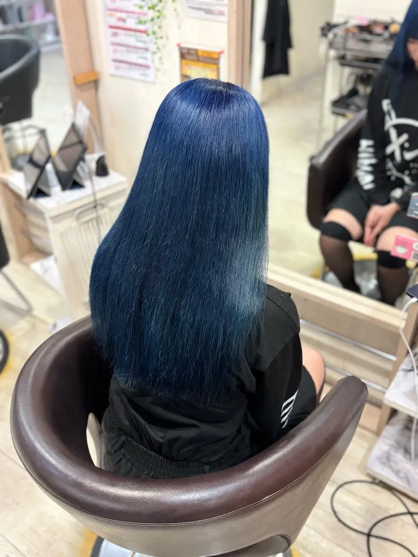 ロング カラー ヘアアレンジ ブルーカラー ヘアカラー トリートメント 艶カラー🫧/シール エクステRYOKAのヘアスタイル