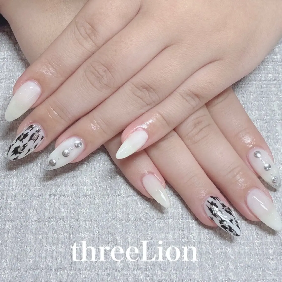 ネイル ニュアンスネイル オフィスネイル シンプルネイル ストーンネイル ホワイト ハンドネイル threeLion ネイル&アイラッシュのネイルデザイン