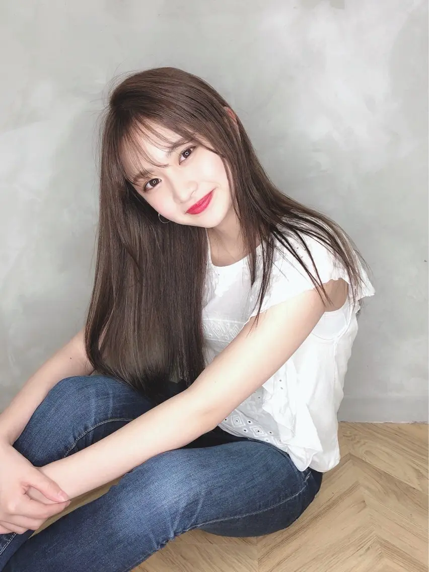 セミロング カラー 塩崎 未格のヘアスタイル