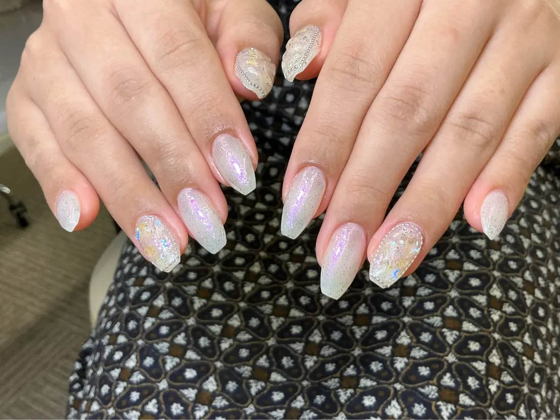 ネイル オーロラネイル 長さ出し フレンチネイル ジェルネイル ガラスフレンチ ハンドネイル Rela・S NAILのネイルデザイン