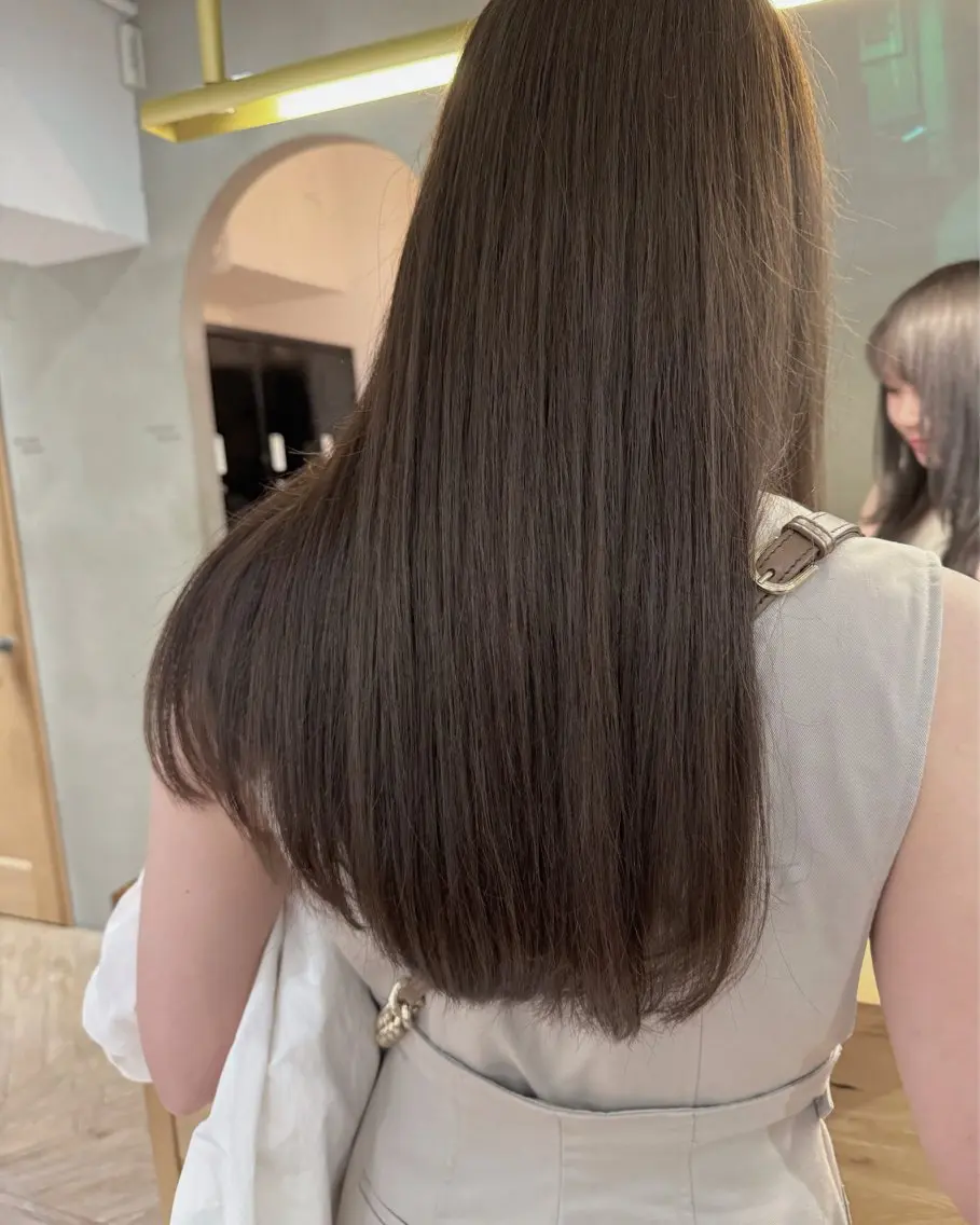 嫌なうねりに⭕️カット➕髪質改善縮毛矯正ストレート✨ピンピンにならない自然な柔らかさ、コテ巻きもしやすいです🐬の写真