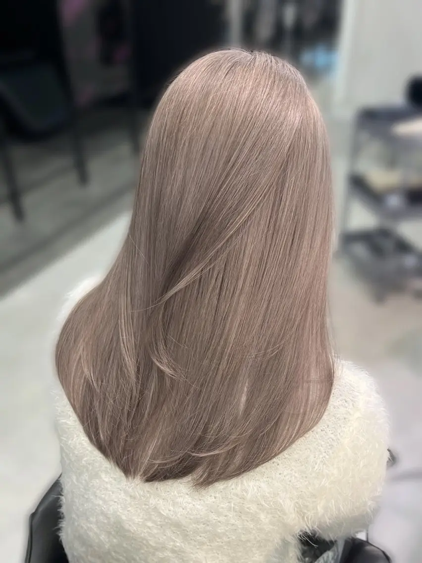 セミロング カラー ブリーチ グレージュ ミルクティーグレージュ ヘアカラー Kaho🤍レイヤー ※女性限定のヘアスタイル