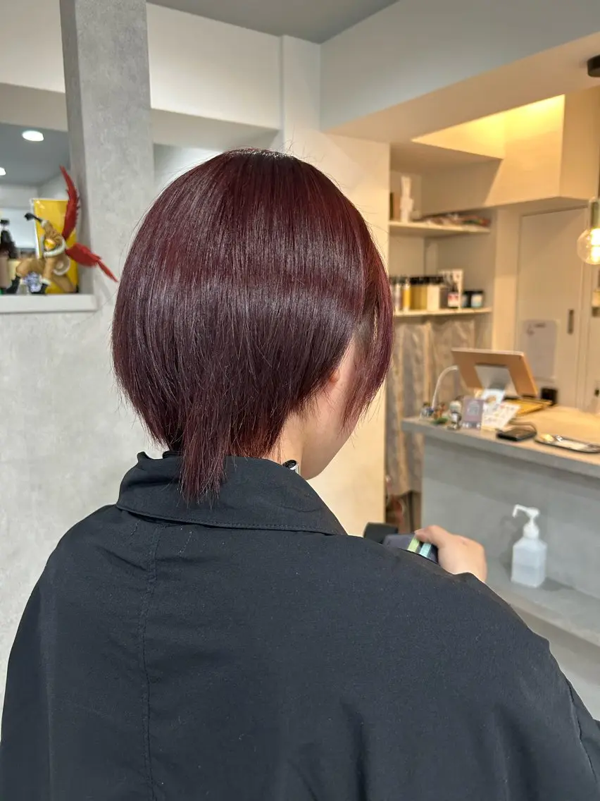 ショート カラー ブリーチ ブリーチなしカラー 山岡 茉琳のヘアスタイル