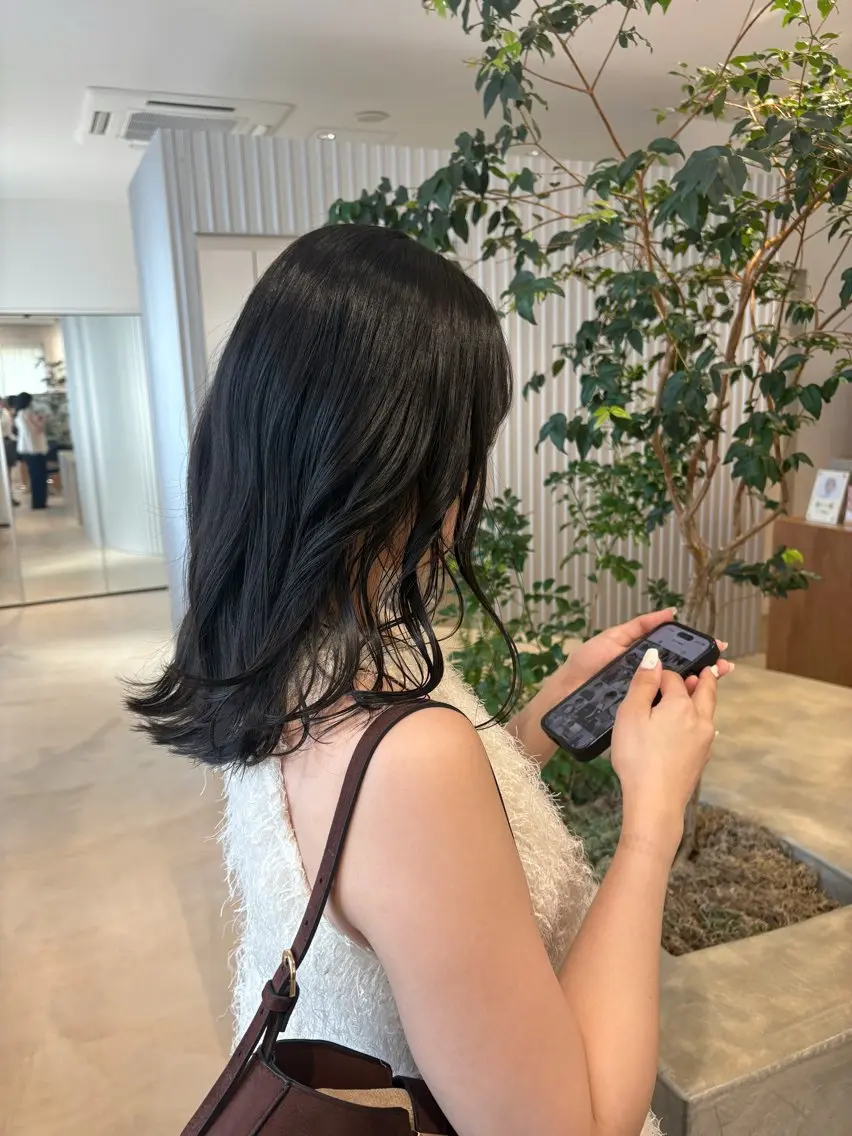 セミロング カラー オリーブグレー Labyrinth 久場くるみのヘアスタイル
