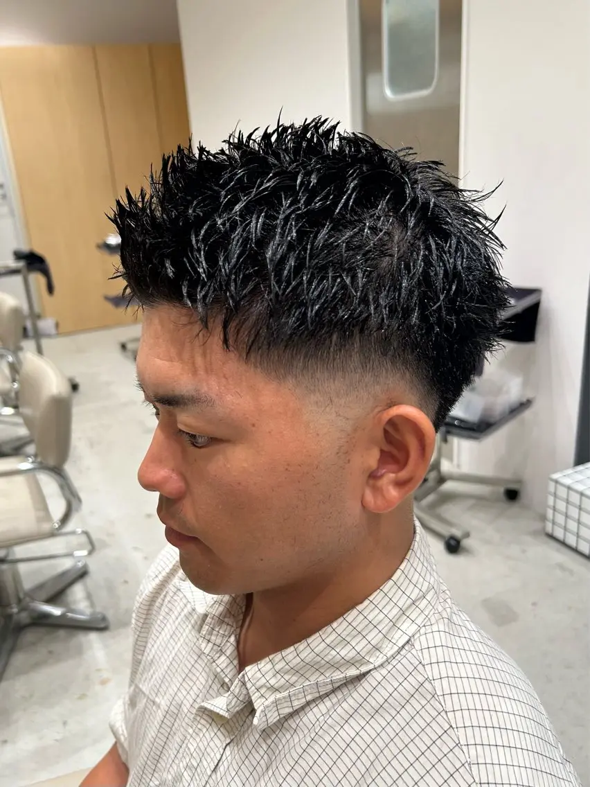 メンズ フェードカット メンズパーマ スパイキーショート カット トリートメント 🐲ツイスパ🐲 フェード/龍のヘアスタイル