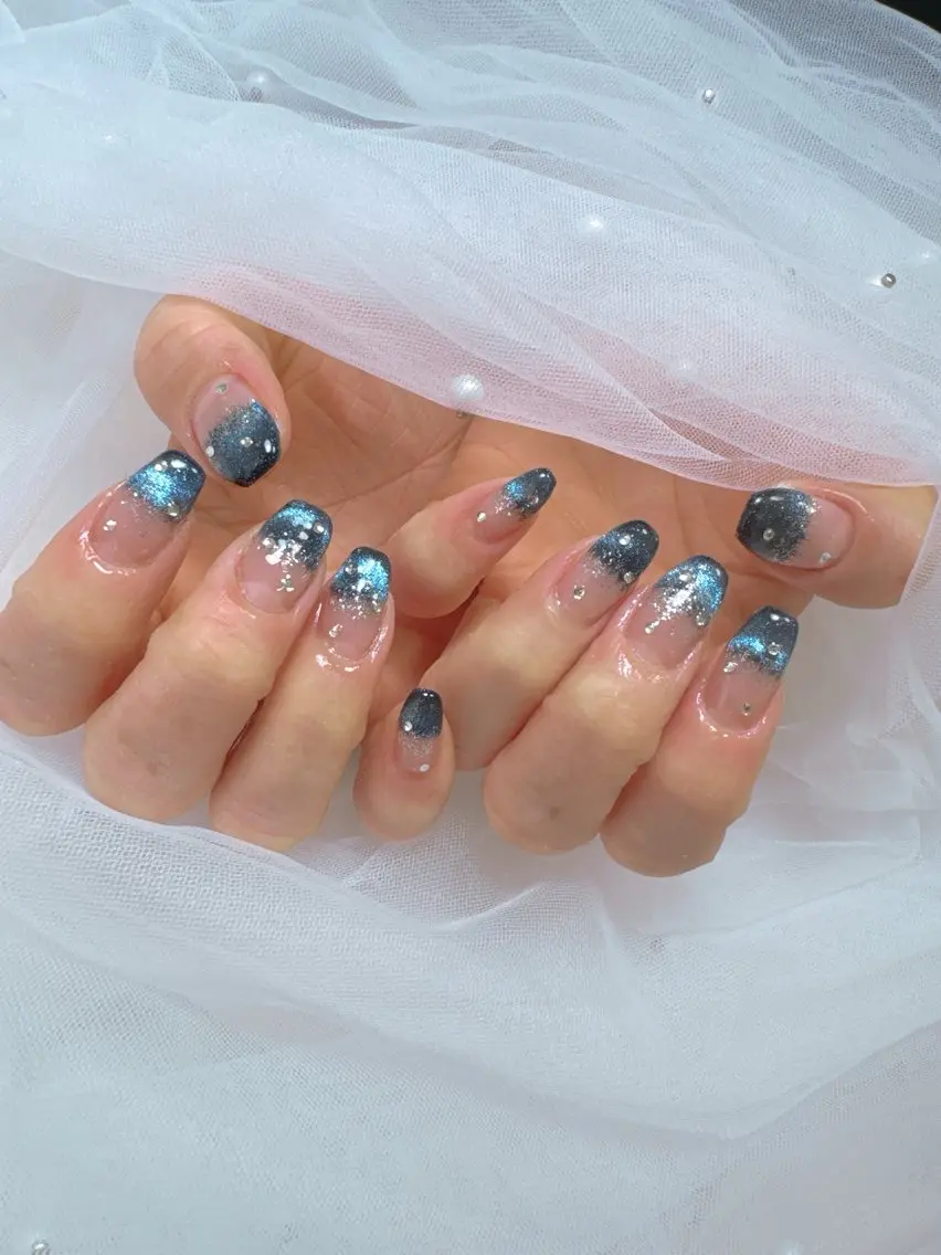 ネイル チークネイル ジェルネイル キラキラネイル マグネットネイル パラジェル Queeens nailのネイルデザイン