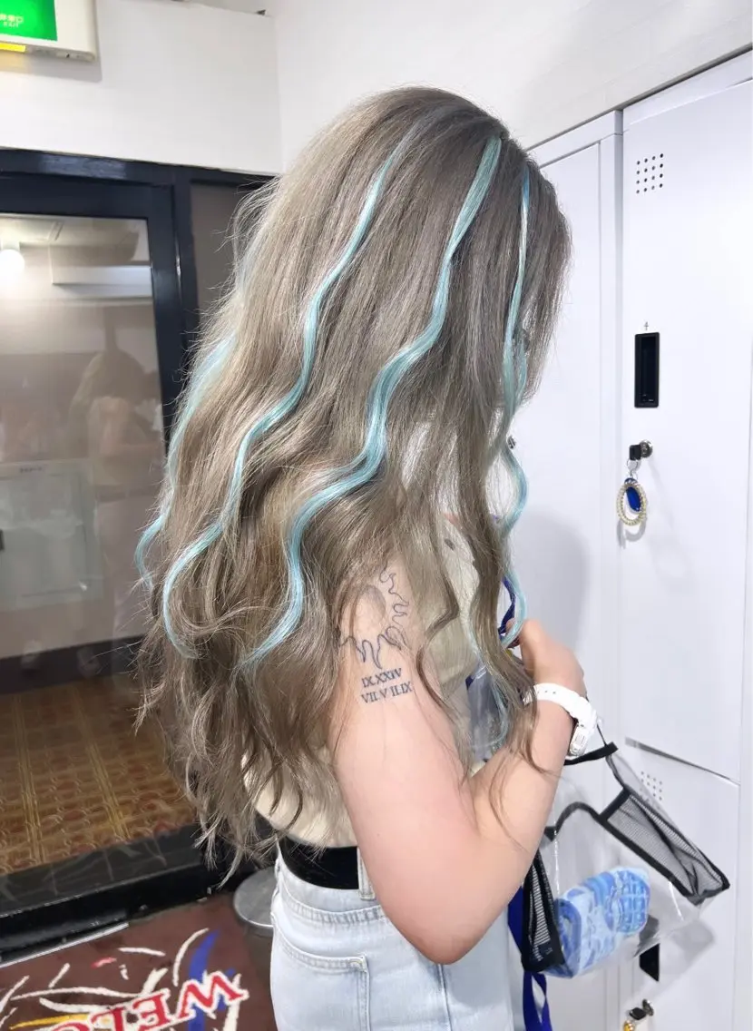 ロング カラー ブリーチ ケアブリーチ エクステ ヘアカラー エクステ 🧠U-topia 西村彩🧠のヘアスタイル