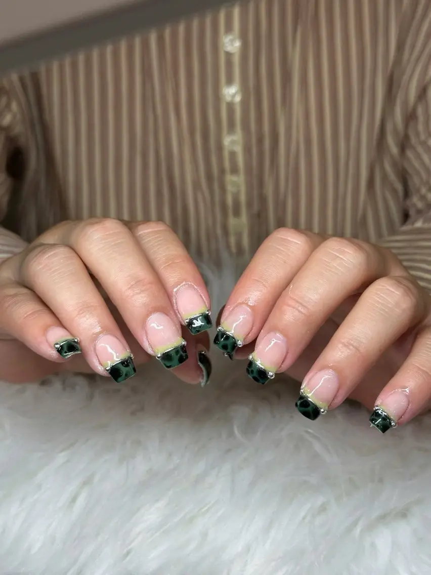 ネイル ボルドー ブラウン チークネイル ドット フットネイル NAILS BAR SHINJUKUのネイルデザイン