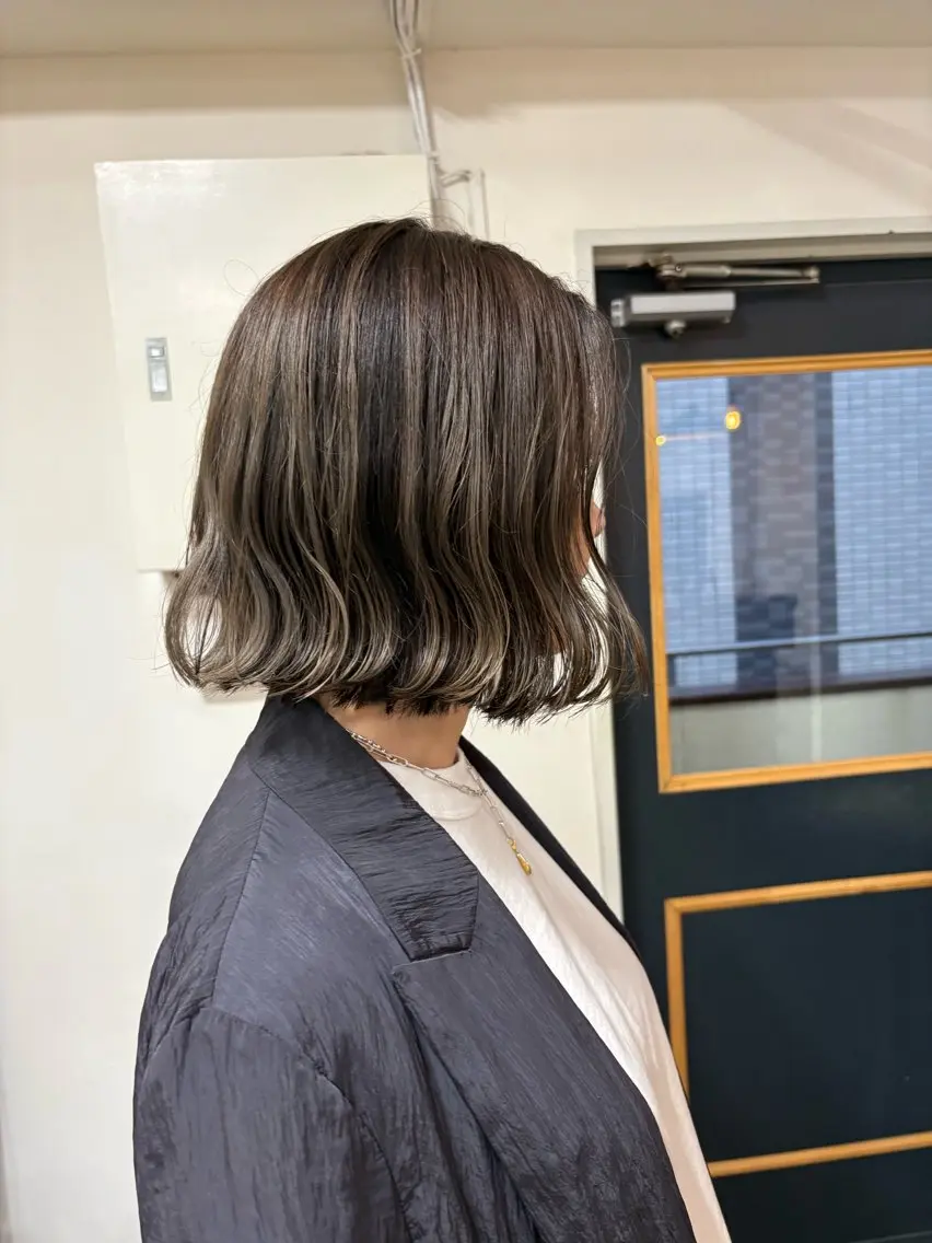 ショート カラー ブリーチ シルバー カット ヘアカラー トリートメント takada kohのヘアスタイル