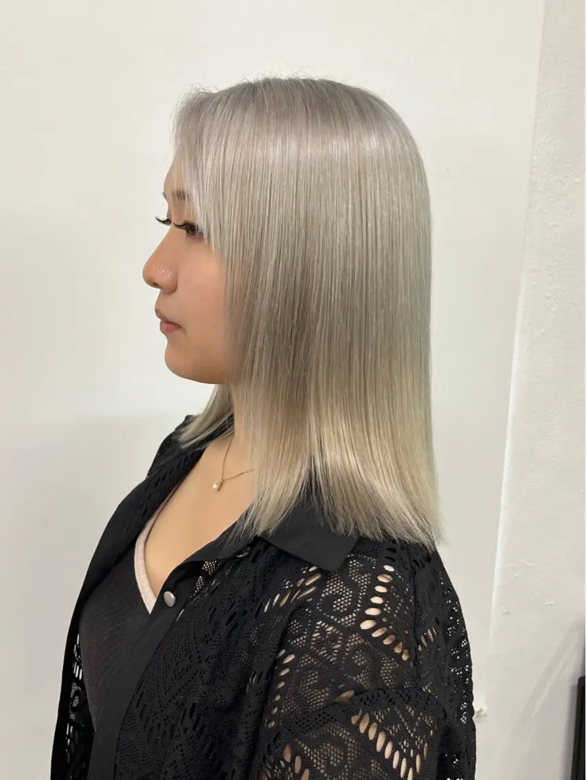 カラー エクステ ハイトーン 💭黒崎ハルカのヘアスタイル