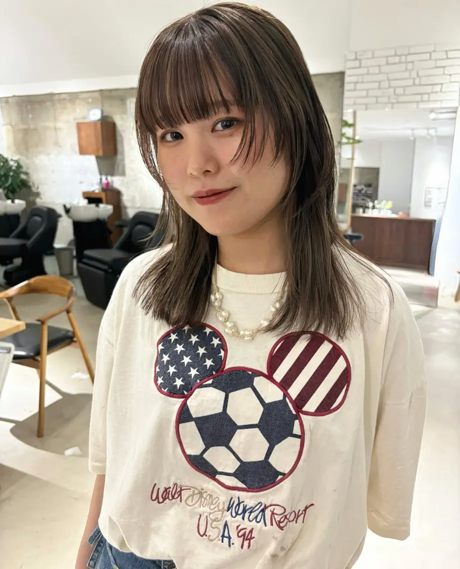 セミロング カラー ベージュカラー インナーカラー レイヤーカット カット ヘアカラー Yui⭐️ 透明感カラー🫧のヘアスタイル